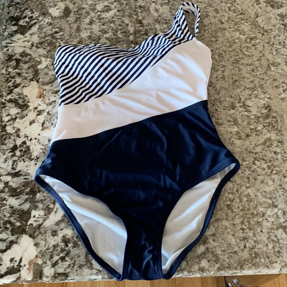 BNWT-One piece swimsuit
